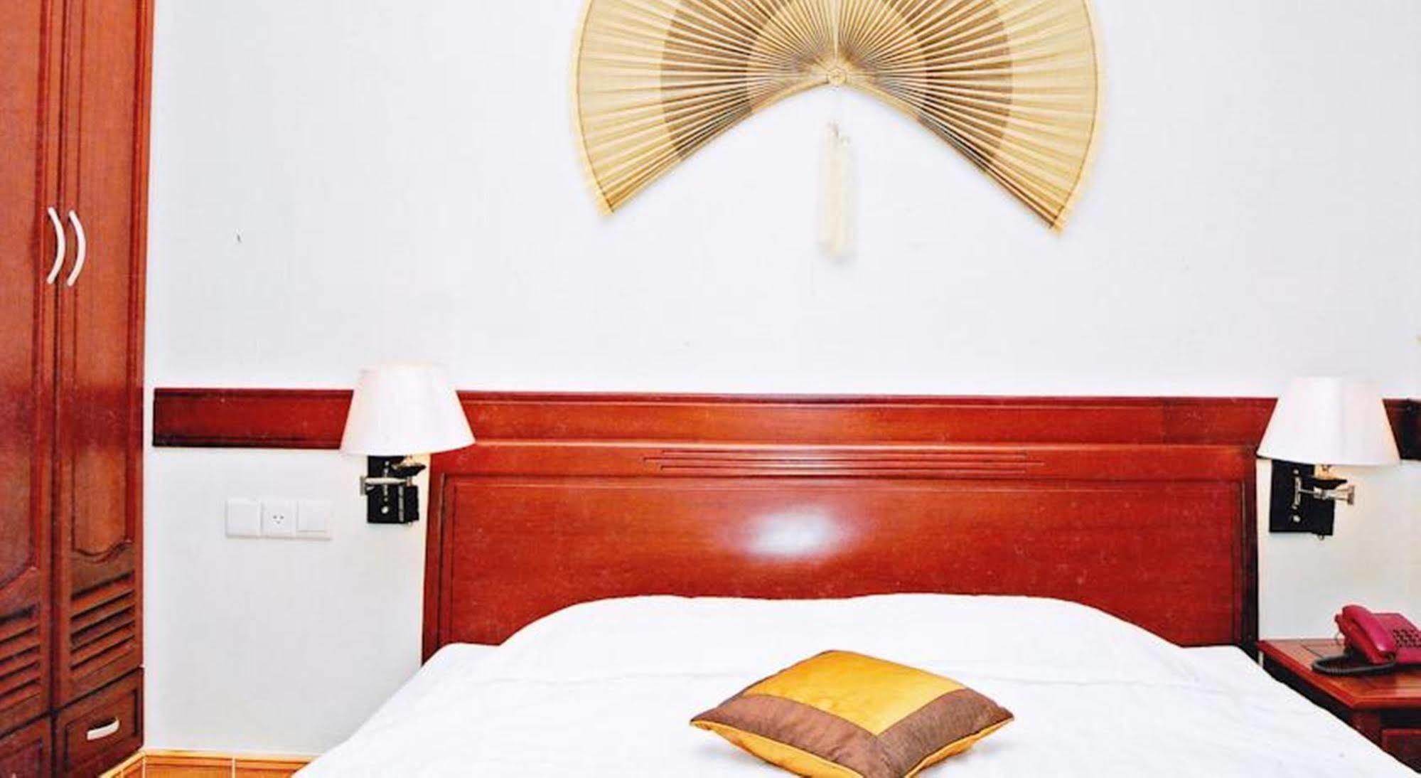 Hoang Thanh Thuy Airport Hotel 1 - Gan Am Thuc Dem Cho Hoang Hoa Tham Ho Chi Minh-staden Exteriör bild