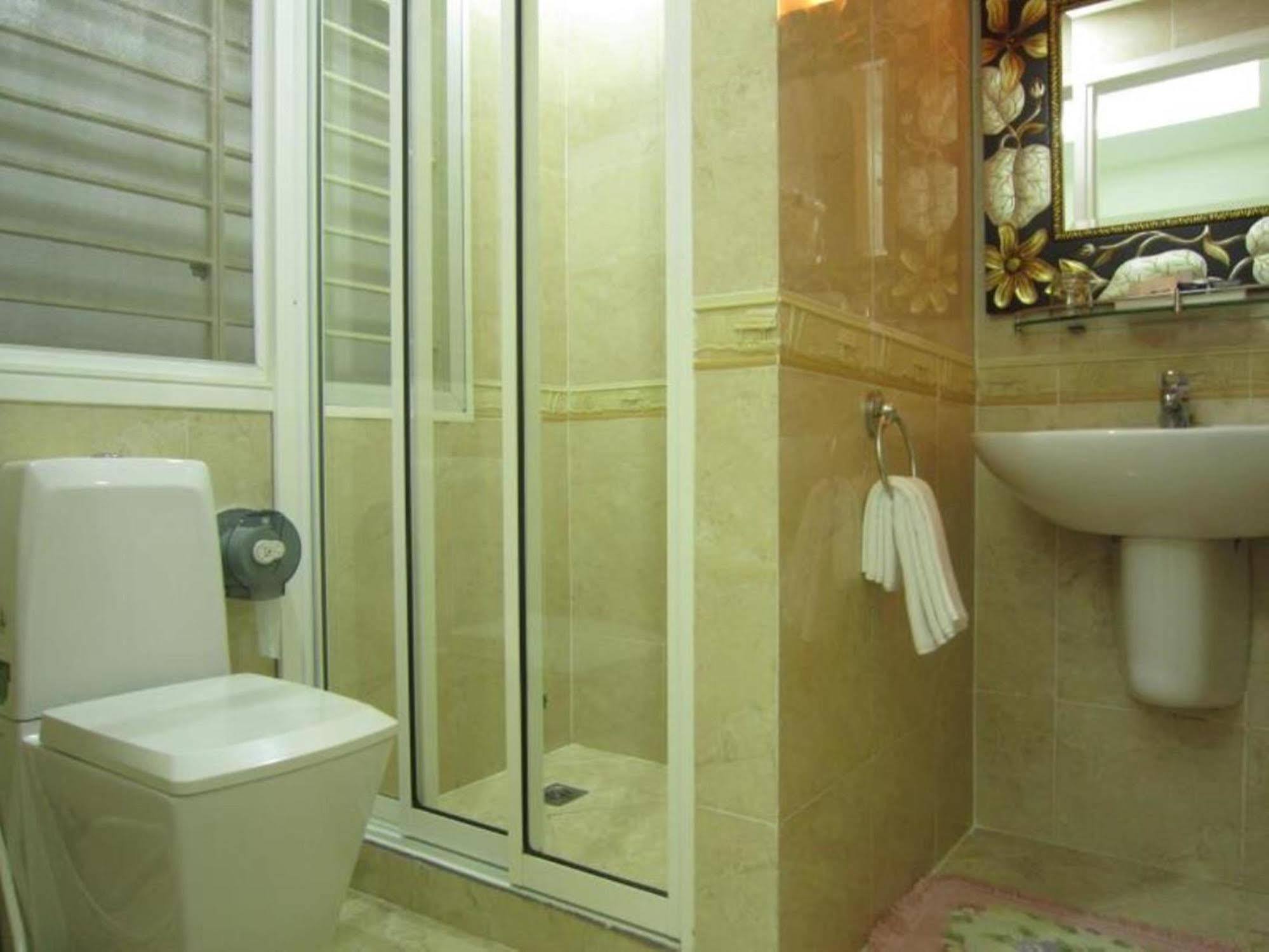 Hoang Thanh Thuy Airport Hotel 1 - Gan Am Thuc Dem Cho Hoang Hoa Tham Ho Chi Minh-staden Exteriör bild