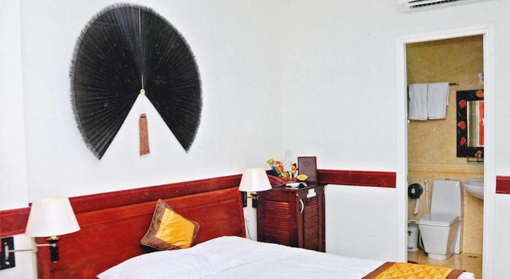 Hoang Thanh Thuy Airport Hotel 1 - Gan Am Thuc Dem Cho Hoang Hoa Tham Ho Chi Minh-staden Exteriör bild